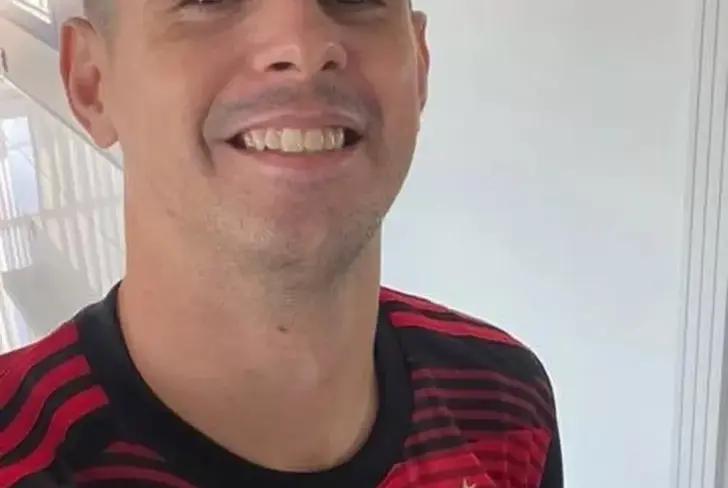 Oscar chegou a vestir a camisa do Flamengo em uma foto