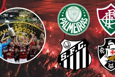 Elenco do Flamengo festejando a Copa Libertadores 2020