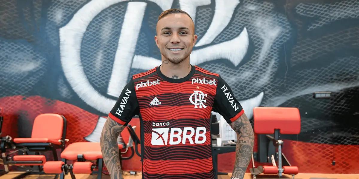 Everton Cebolinha foi apresentado na quinta-feira