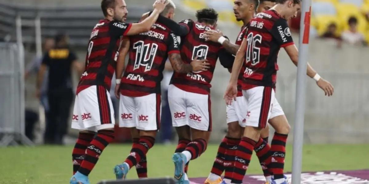 Saída do volante abre espaço para jogadores da base sendo aproveitados