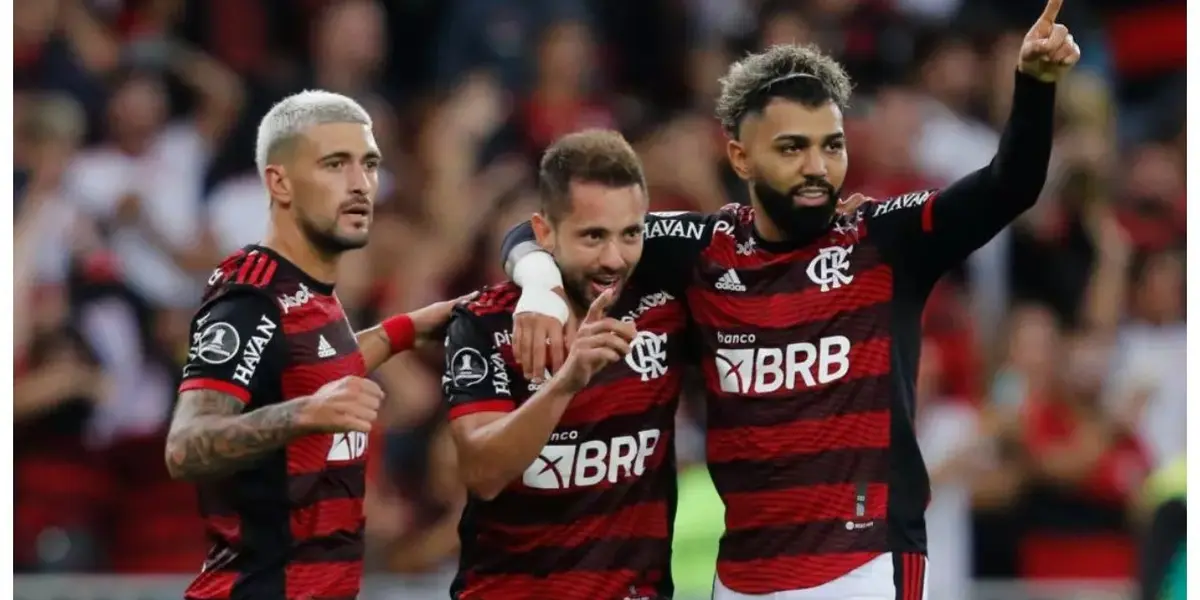 Companheiro soltou a voz na saída do estádio