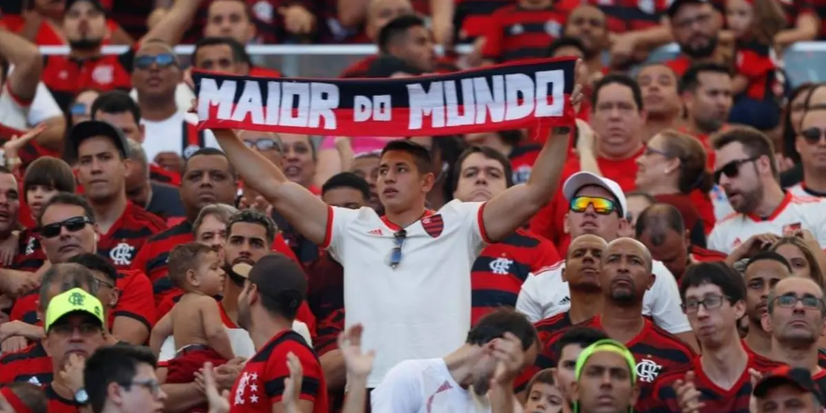 Depois de polêmica por música cantada no último jogo após o falecimento Rei do Futebol, torcida faz modificação na letra a pedido do ídolo rubro-negro