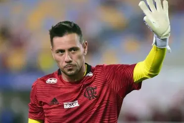 Em fim de carreira, Diego Alves é contratado por clube da Espanha