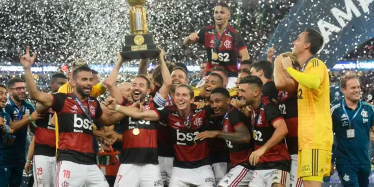 Jogadores do elenco do Flamengo pedem a volta de Rafinha e Marcos Braz terá um encontro nos próximos dias com o empresário do jogador