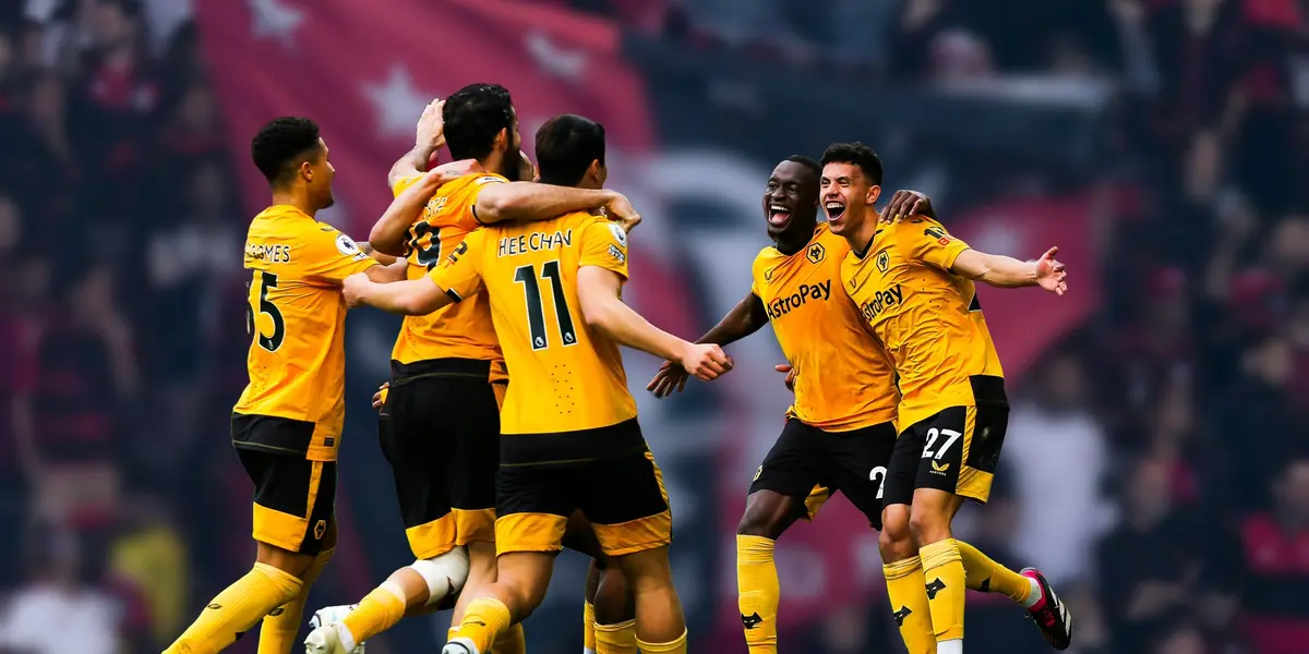 Jogadores do Wolves reunidos