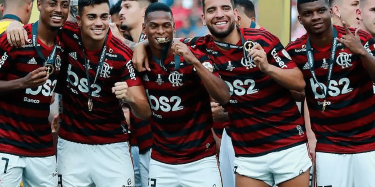 O jogador saiu muito criticado pela torcida rubro-negra 