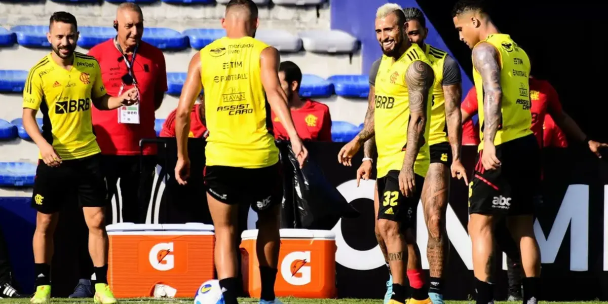 Vidal vai bem em teste e participa de quase todo treino do Flamengo em Guayaquil