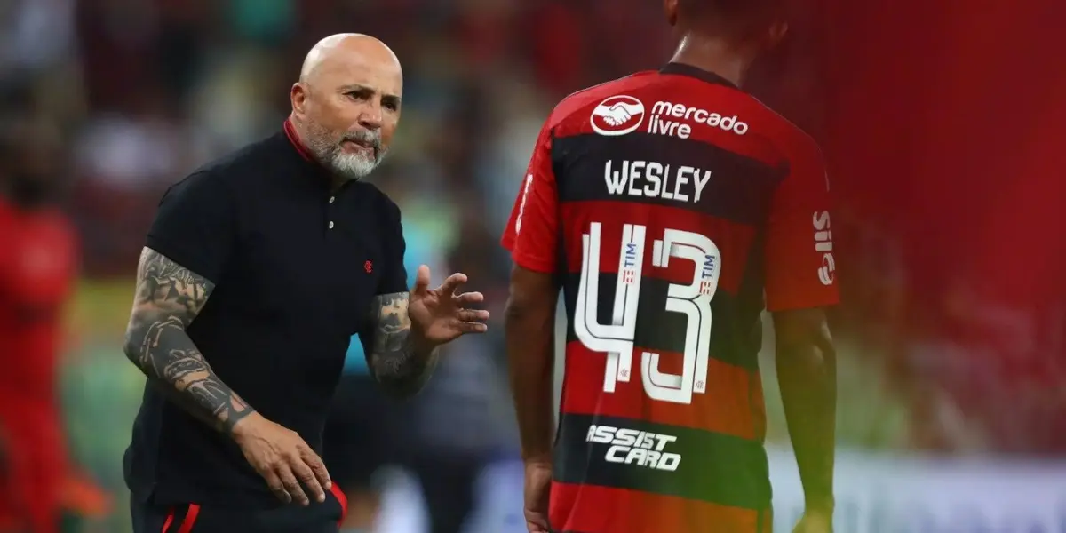 Wesley é expulso e recebe apoio