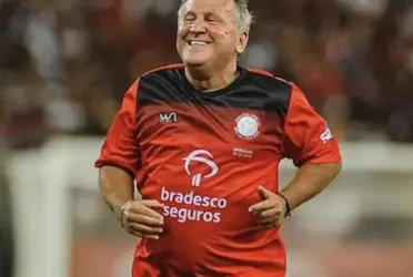 Zico citou treinadores com passagens pelo Flamengo para assumir o cargo na Seleção Brasileira